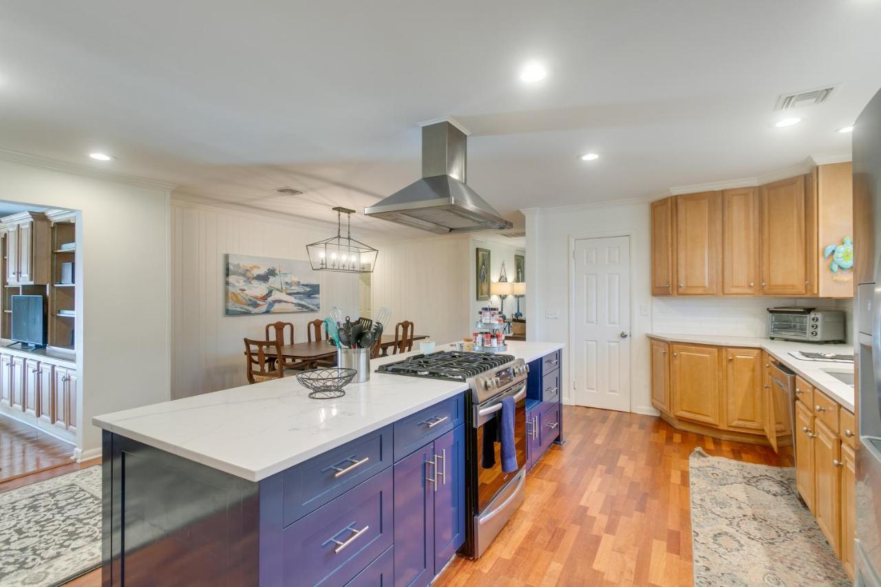 Spacious St Simons Island Vacation Rental With Pool! St. Simons Island Buitenkant foto