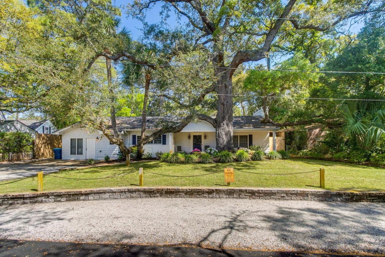 Spacious St Simons Island Vacation Rental With Pool! St. Simons Island Buitenkant foto