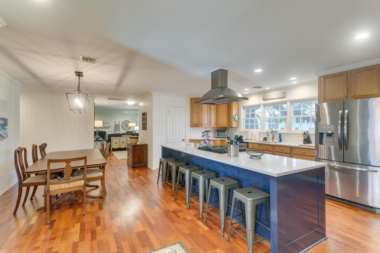 Spacious St Simons Island Vacation Rental With Pool! St. Simons Island Buitenkant foto